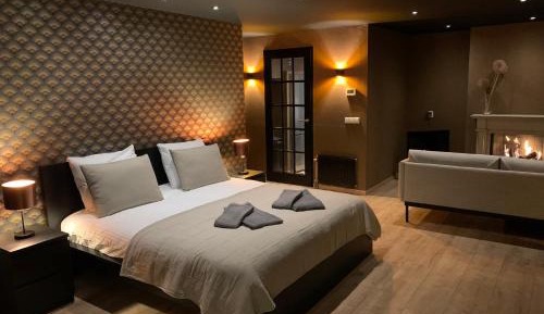 Deluxe Suite with Spa Bath