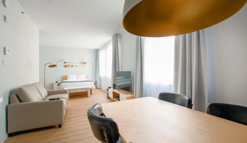One-Bedroom Loft with Bunk Bed LC404