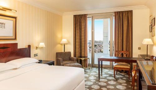 Executive Suite, Club lounge access, 1 King, City view