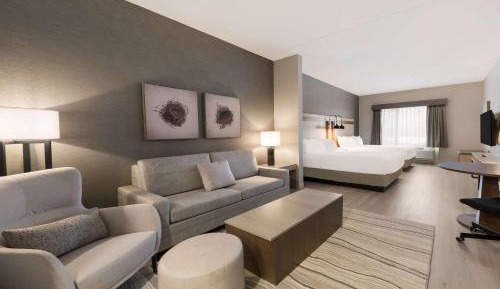 Queen Suite with Two Queen Beds