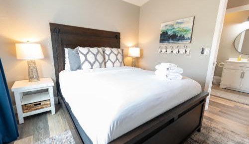 Deluxe Queen Suite