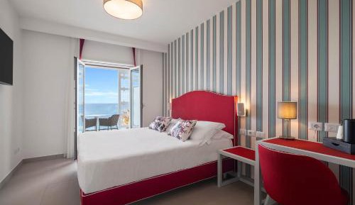 Deluxe Double Room with Balcony and Sea View