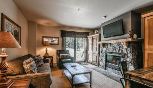 One-Bedroom Apartment with Terrace