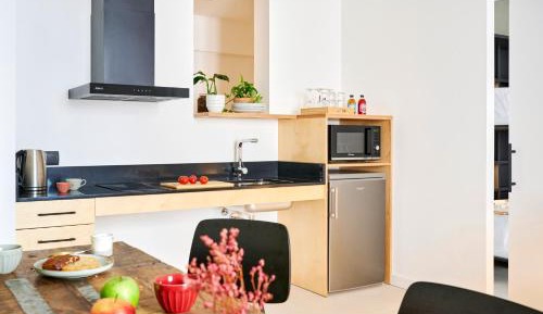 One-Bedroom Apartment with living room and kitchen
