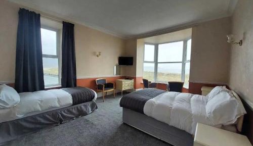 Standard Triple Room with Sea View