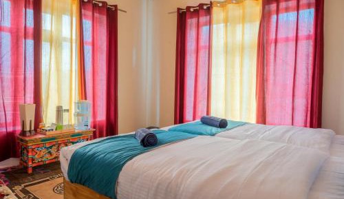 Deluxe Double Room (2 Adults + 1 Child)