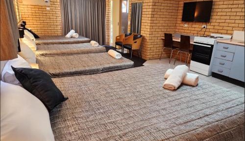Large Family Room with Balcony - (Non Pet-Friendly)