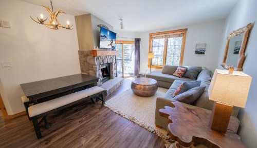 One-Bedroom Apartment with Balcony