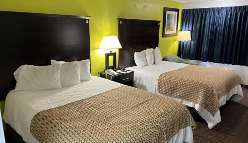 Queen Room with Two Queen Beds - Non-Smoking-Non-pet