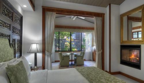 King Suite with Fireplace