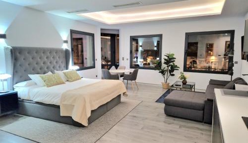 Deluxe Apartment