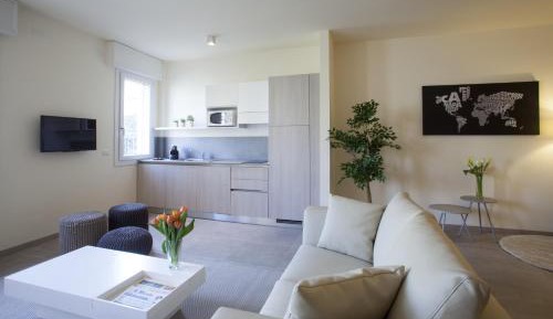 Superior Large One-Bedroom Apartment