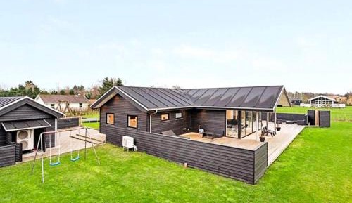Three-Bedroom Holiday Home 