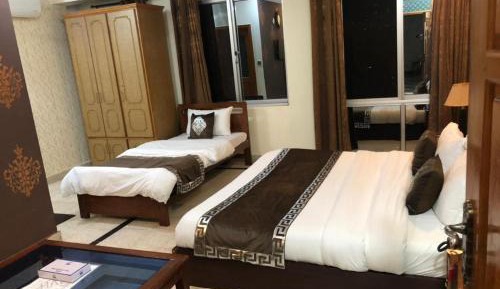 Deluxe Queen Room