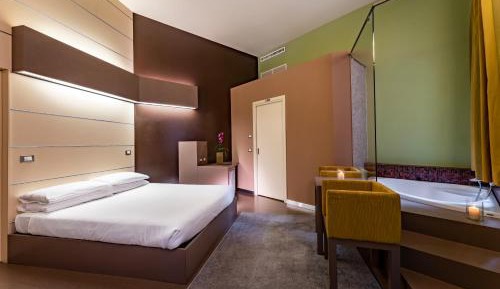 Studio with Spa Bath