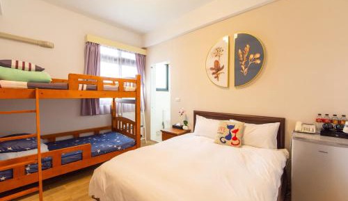 Quadruple Room with Private Bathroom