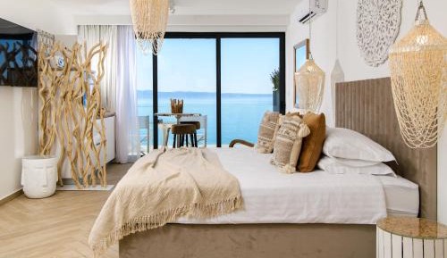 Deluxe Double Room with Balcony and Sea View