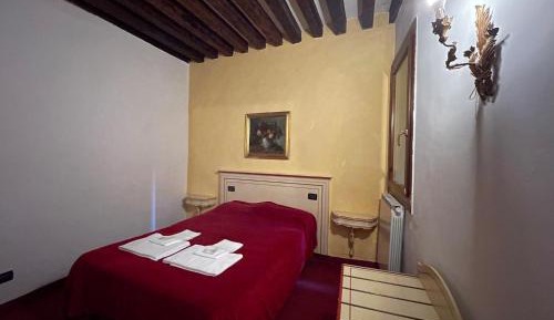 Single Room with Shared Bathroom