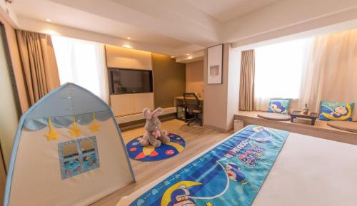 Deluxe Family Room