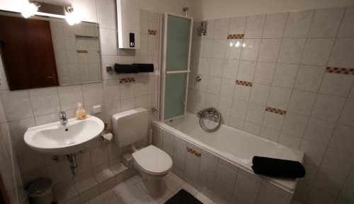 Twin Room with Private Bathroom