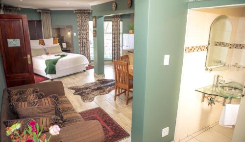 Deluxe Queen or Twin Room