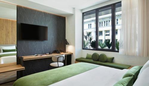 The Port Double Room with Square View