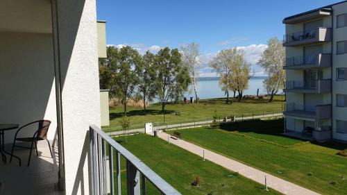 Apartment with Lake View