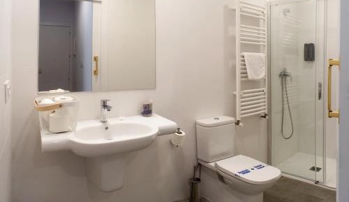 Twin Room with Private Bathroom