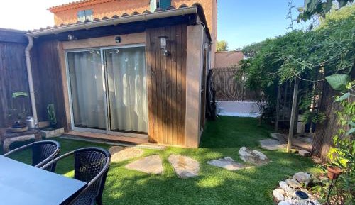 Apartment with Garden View