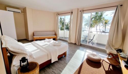 Suite with Bath Tub, Balcony and Sea View