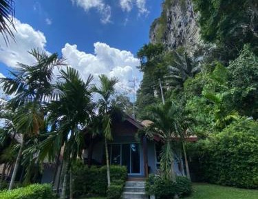 Villa with Garden View