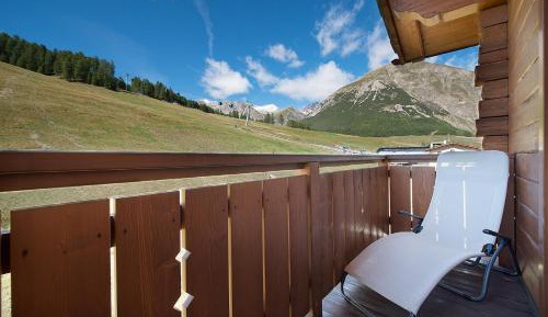 Double or Twin Room with Mountain View
