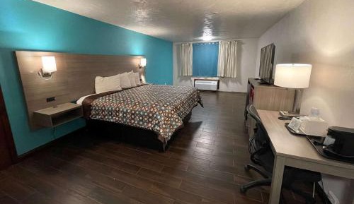 1 King Bed, Dog-Friendly, Non-Smoking