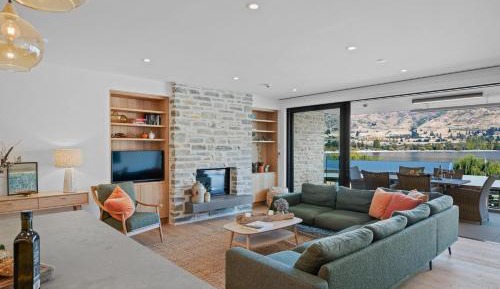 Apartment with Lake View