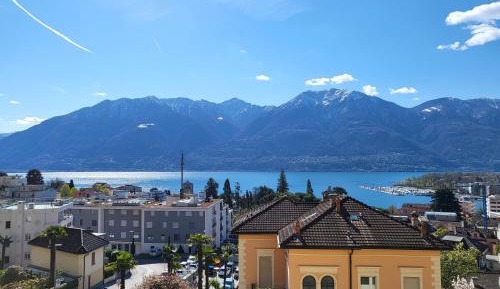 Apartment with Lake View