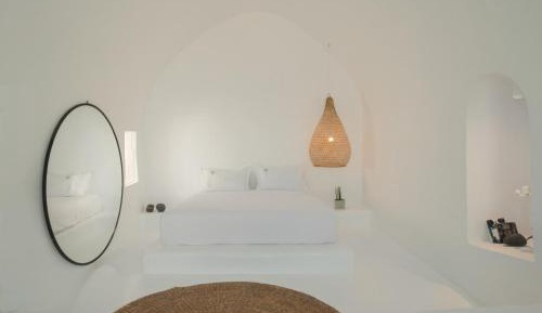 Superior Suite with Caldera View and Outdoor Plunge Pool