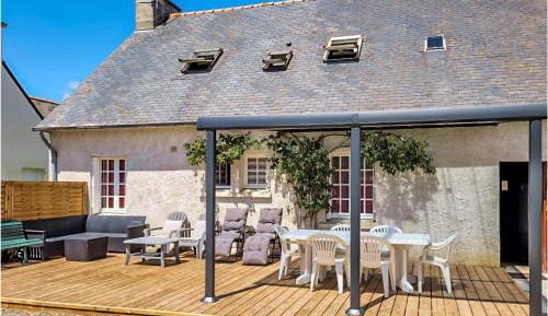Three-Bedroom Holiday Home 
