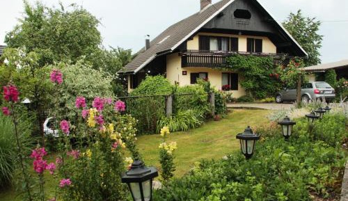 Family Apartment with Terrace and Garden View