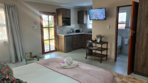 Queen Room with Garden View