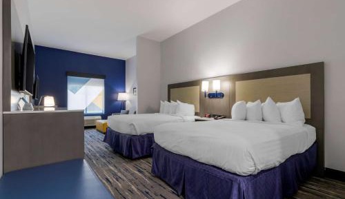 Queen Suite with Two Queen Beds