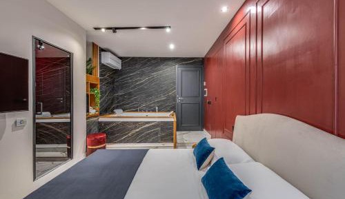 Deluxe Queen Room