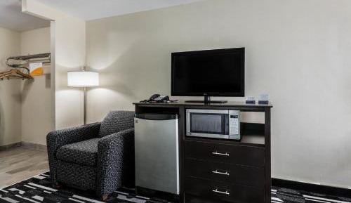 2 Queen Beds, Mobility Accessible Room, Bathtub w/ Grab Bars, Non-Smoking