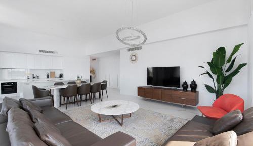 Executive Penthouse Style Seaview Apartment