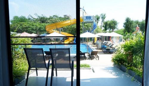 Deluxe King Room with Pool Terrace