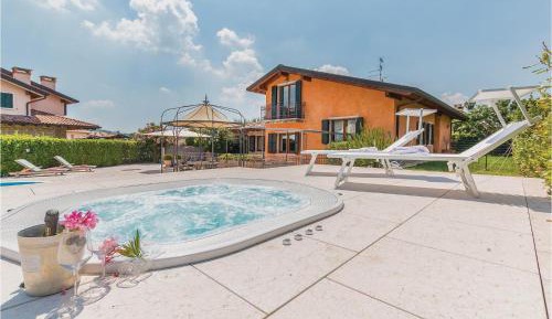 Seven-Bedroom Holiday Home