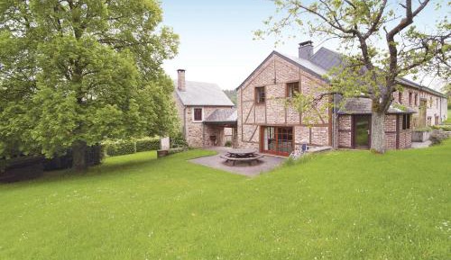 Eight-Bedroom Holiday Home