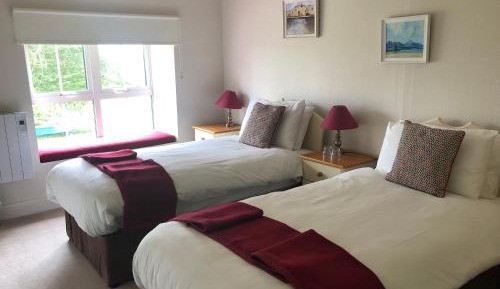 Twin Room with Private Bathroom