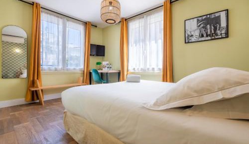 Double Room Standing