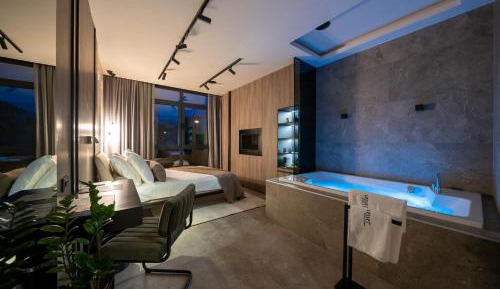 King Room with Spa Bath