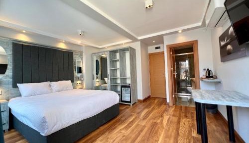 Queen Room with Balcony